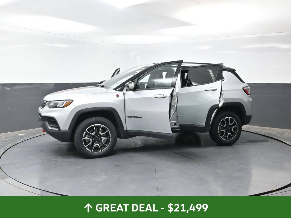 Used 2025 Jeep Compass Trailhawk AWD/4WD image 60