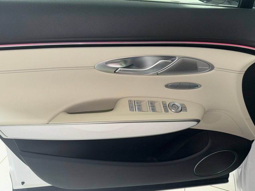 New 2027 Genesis GV70 2.5T Advanced AWD/4WD image 21
