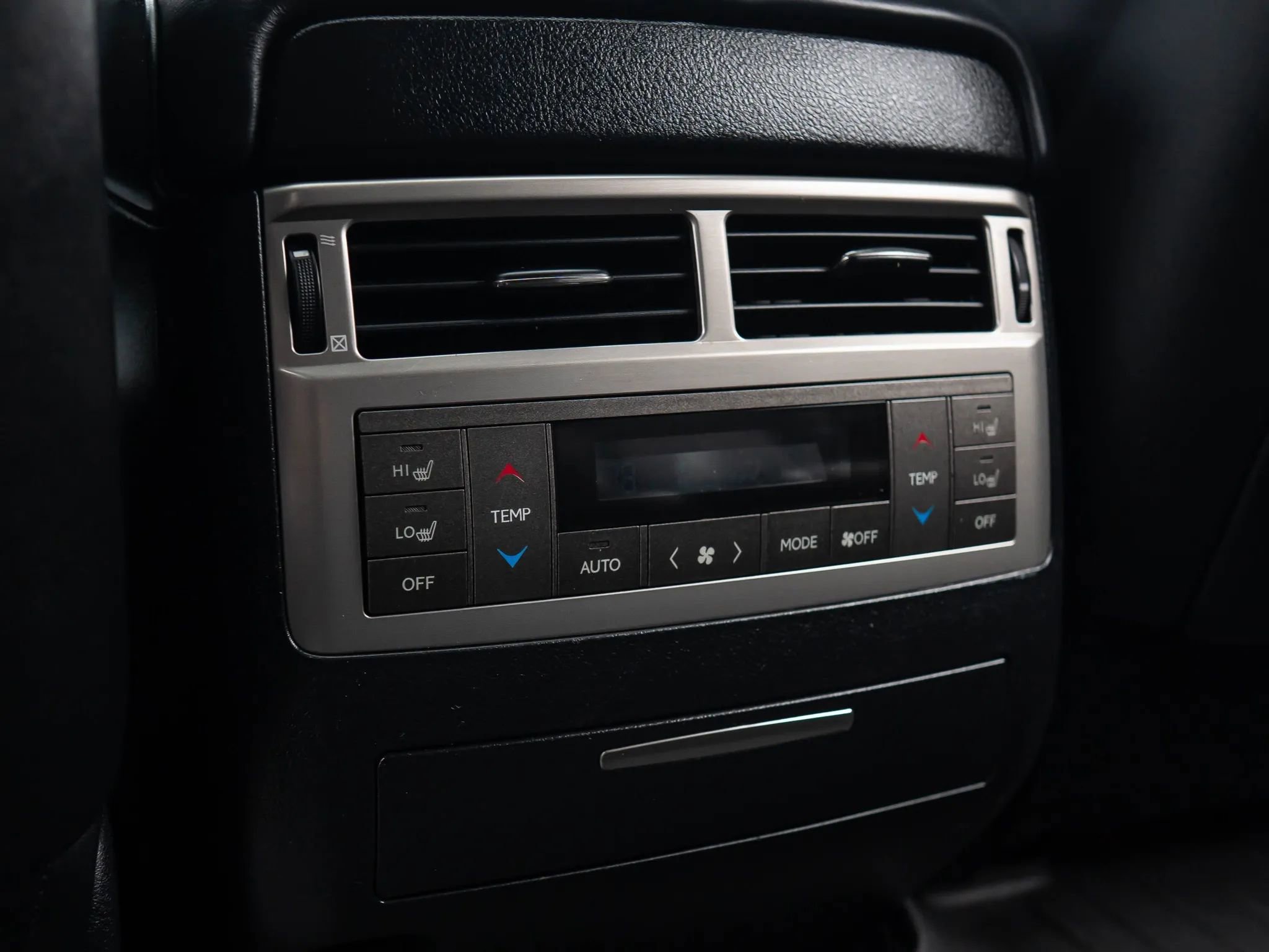 Used 2015 Lexus LX 570 4WD image 25