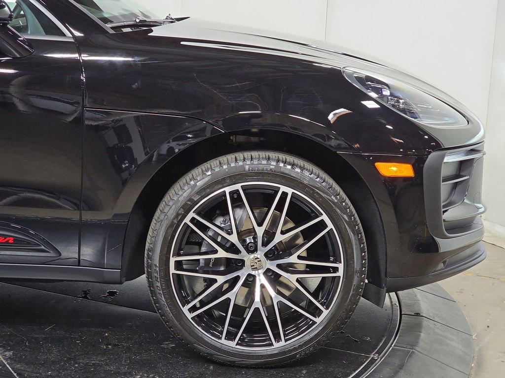 Used 2025 Porsche Macan image 11