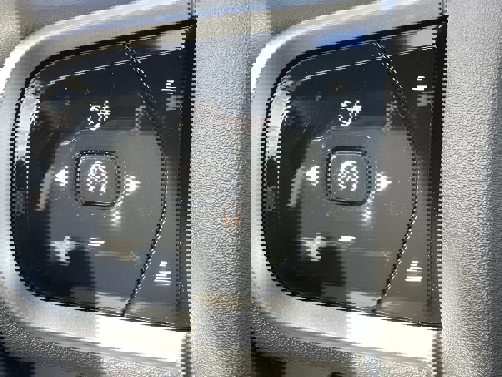 Certified 2026 Volvo XC60 B5 Plus w/ Protection Package Premier AWD/4WD image 23