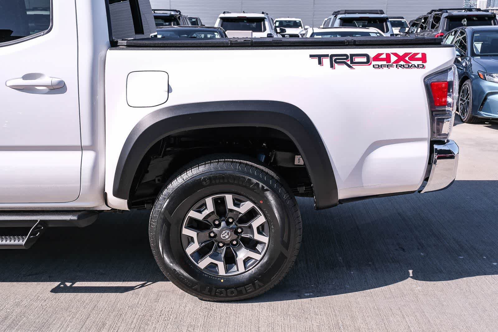 Certified 2022 Toyota Tacoma TRD Off-Road AWD/4WD image 8
