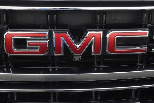 Used 2024 GMC Yukon SLT w/ SLT Premium Package image 48