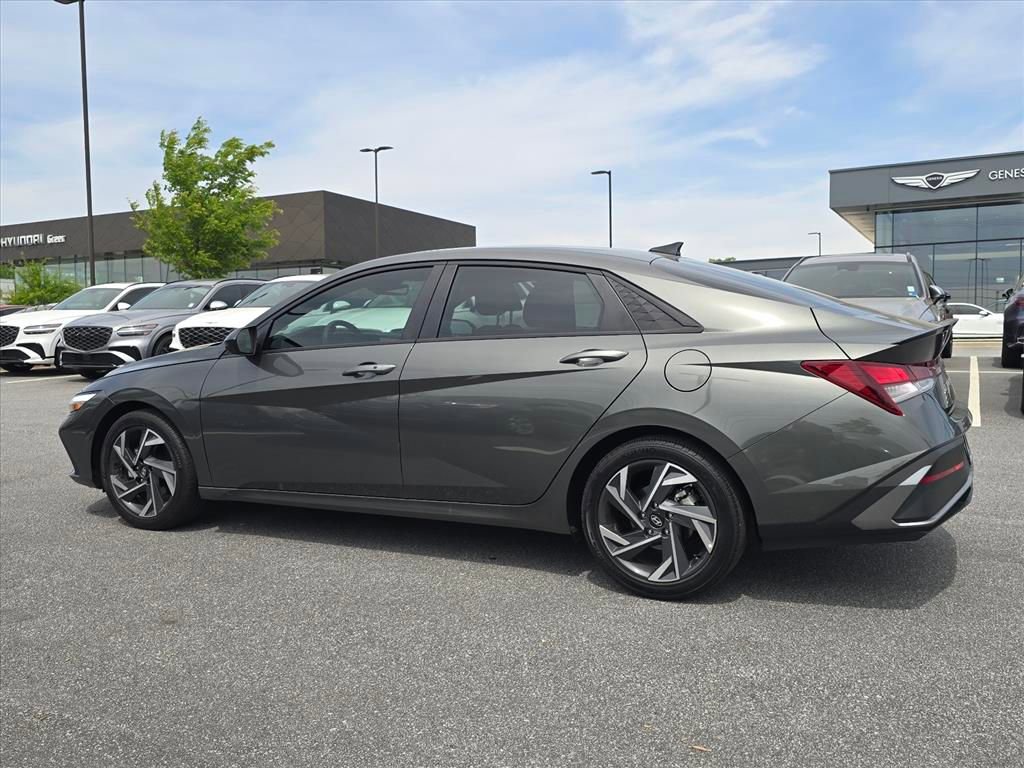 Used 2025 Hyundai Elantra Sport image 5