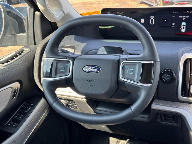 Used 2025 Ford Expedition Active image 15