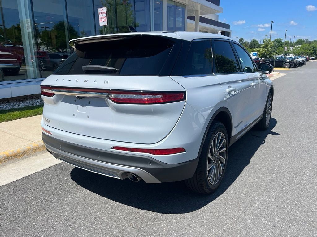 Certified 2025 Lincoln Corsair Reserve FWD image 9