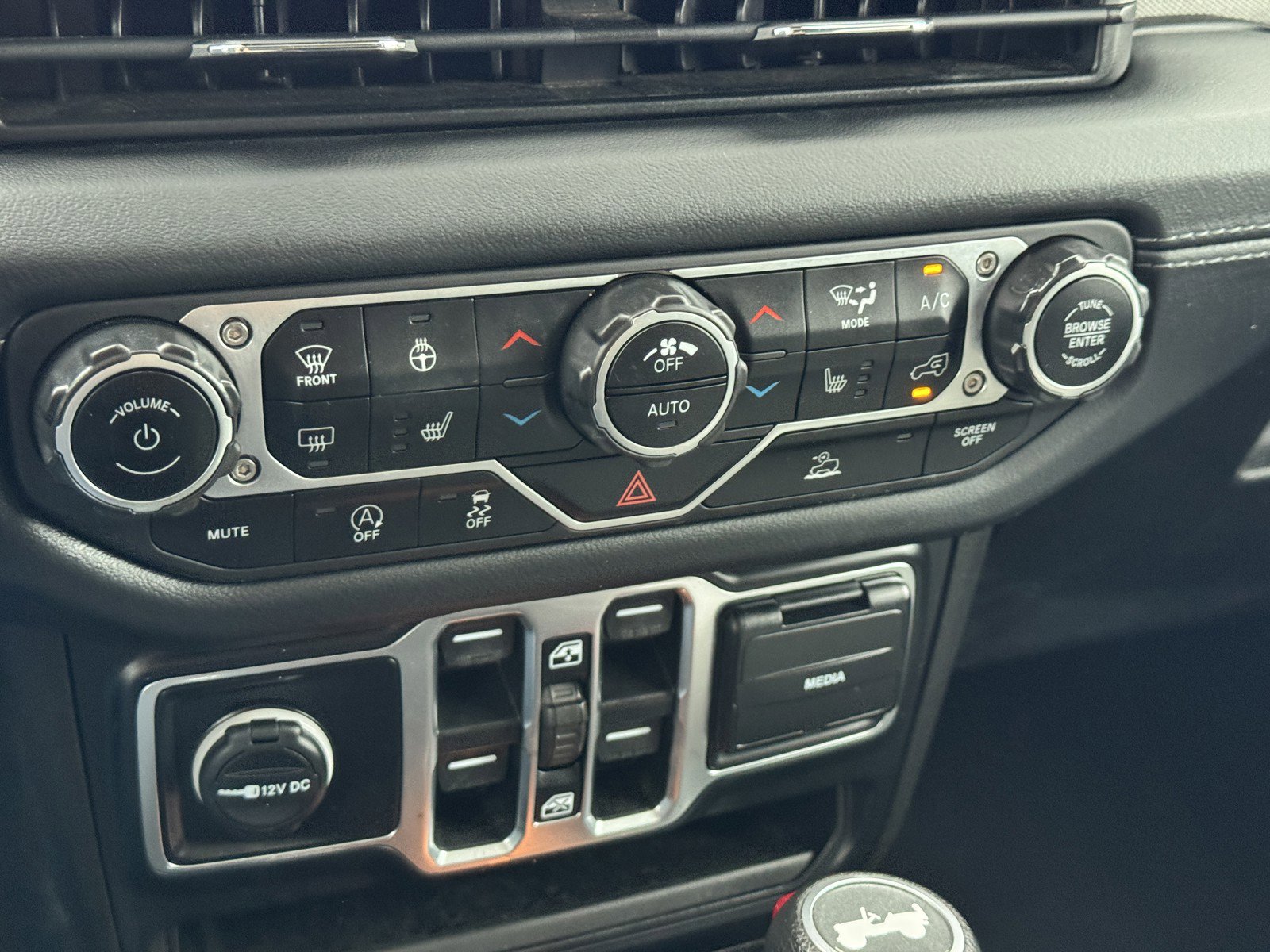 Certified 2024 Jeep Wrangler Unlimited Sahara image 21