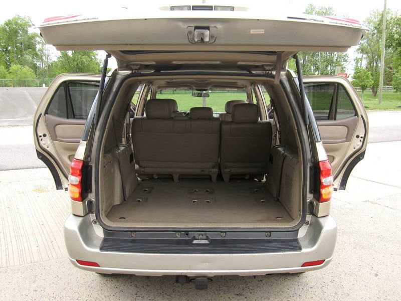 Used 2004 Toyota Sequoia SR5 AWD/4WD image 32
