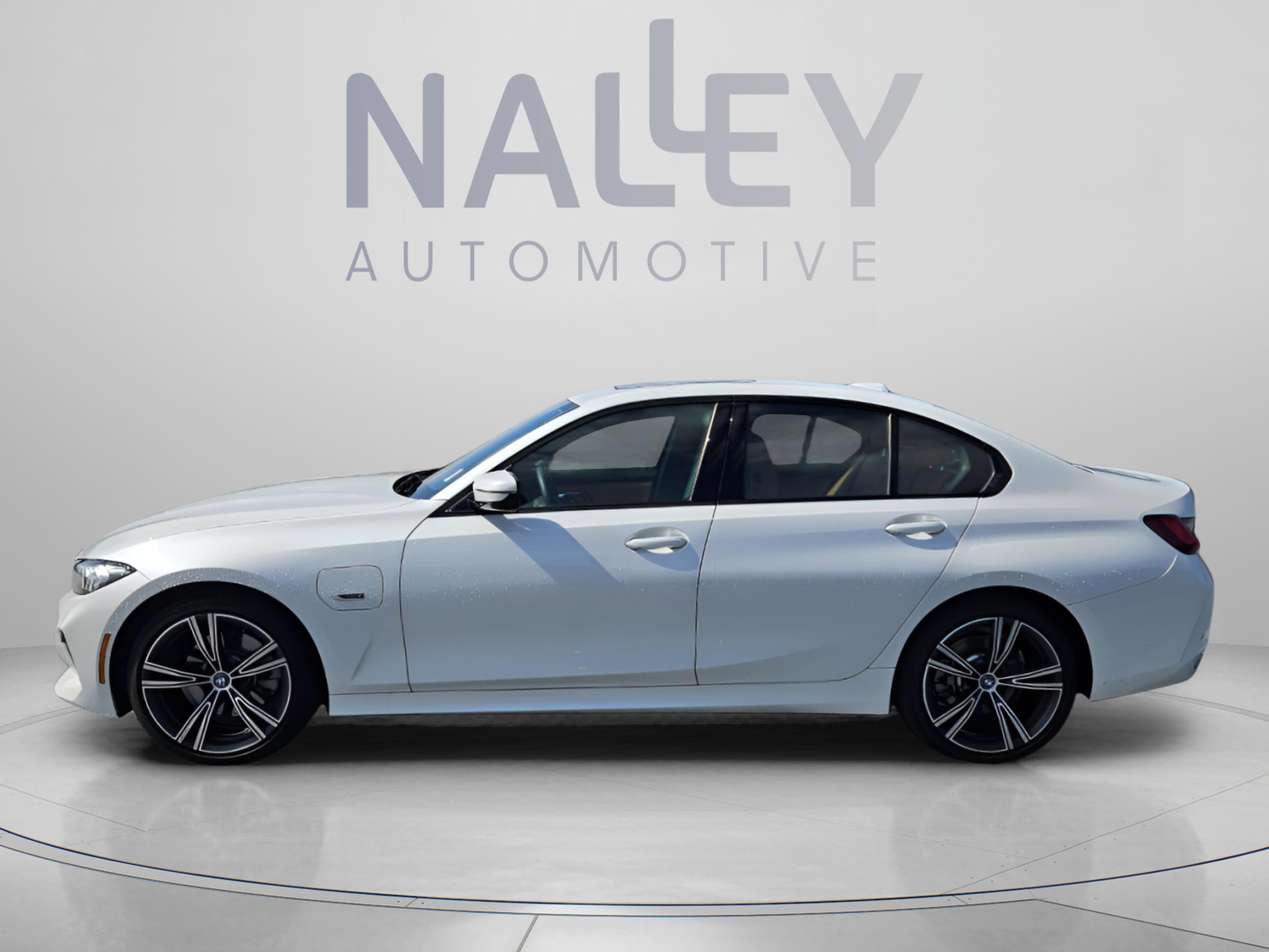 Used 2023 BMW 330e w/ Driving Assistance Package RWD image 2