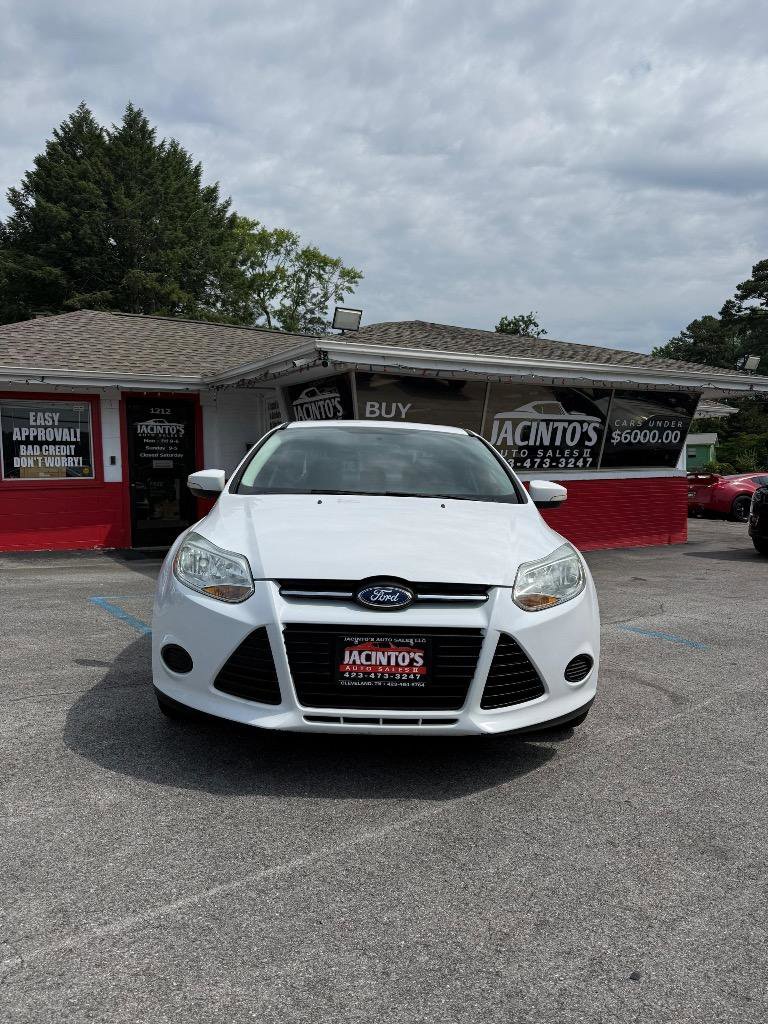 Used 2013 Ford Focus SE w/ SE Winter Pkg FWD image 2