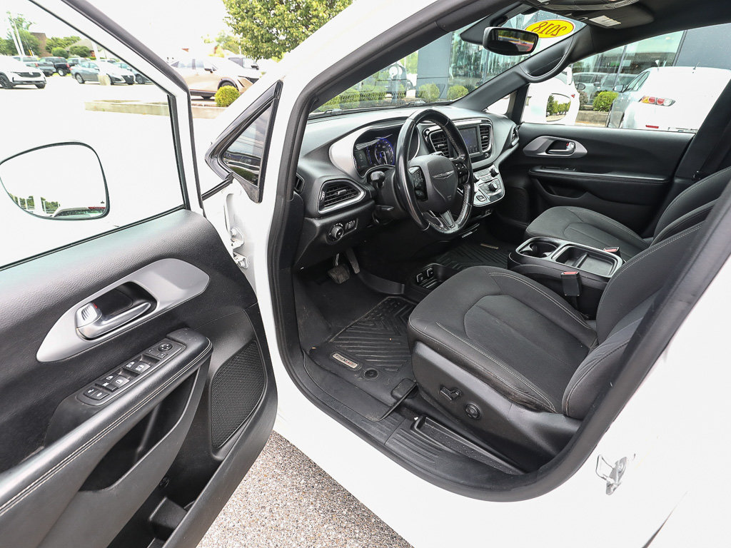 Used 2018 Chrysler Pacifica Touring Plus w/ S Appearance Package FWD image 10