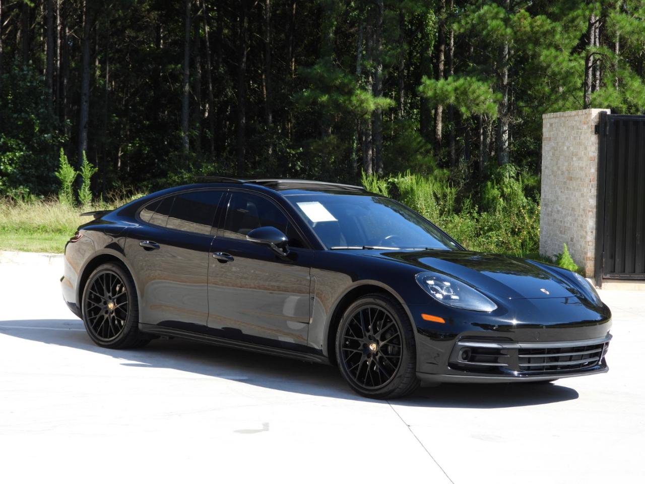 Used 2017 Porsche Panamera RWD image 47