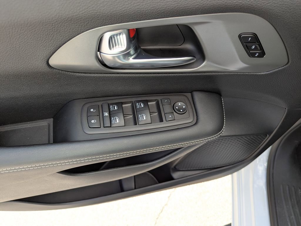 New 2026 Chrysler Pacifica Select FWD image 19