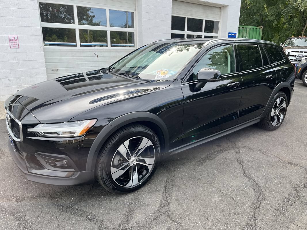 Used 2022 Volvo V60 T5 Cross Country AWD/4WD image 4