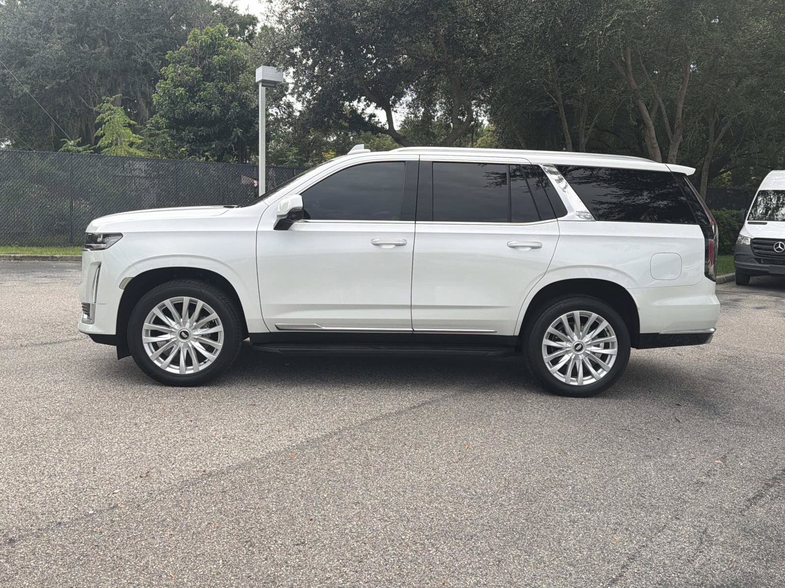 Used 2023 Cadillac Escalade Luxury RWD image 6