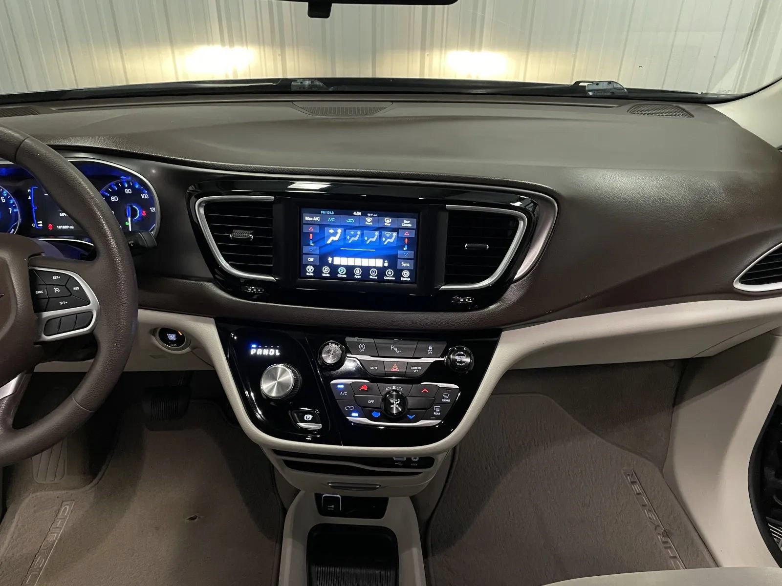 Used 2018 Chrysler Pacifica LX FWD image 27