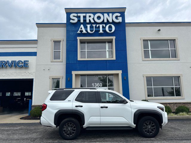 Used 2025 Toyota 4Runner SR5 AWD/4WD image 17