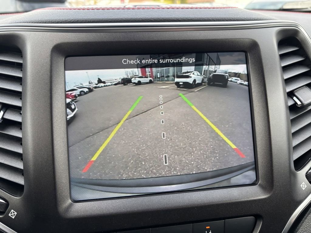 Used 2021 Jeep Cherokee Trailhawk w/ Technology Group image 33