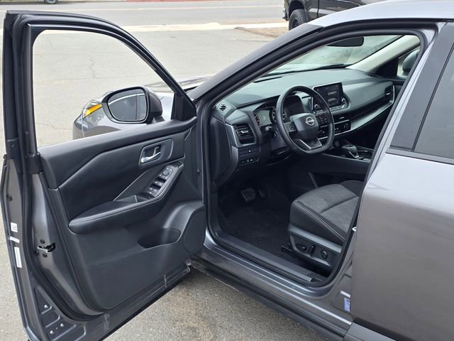 Used 2025 Nissan Rogue SV image 42