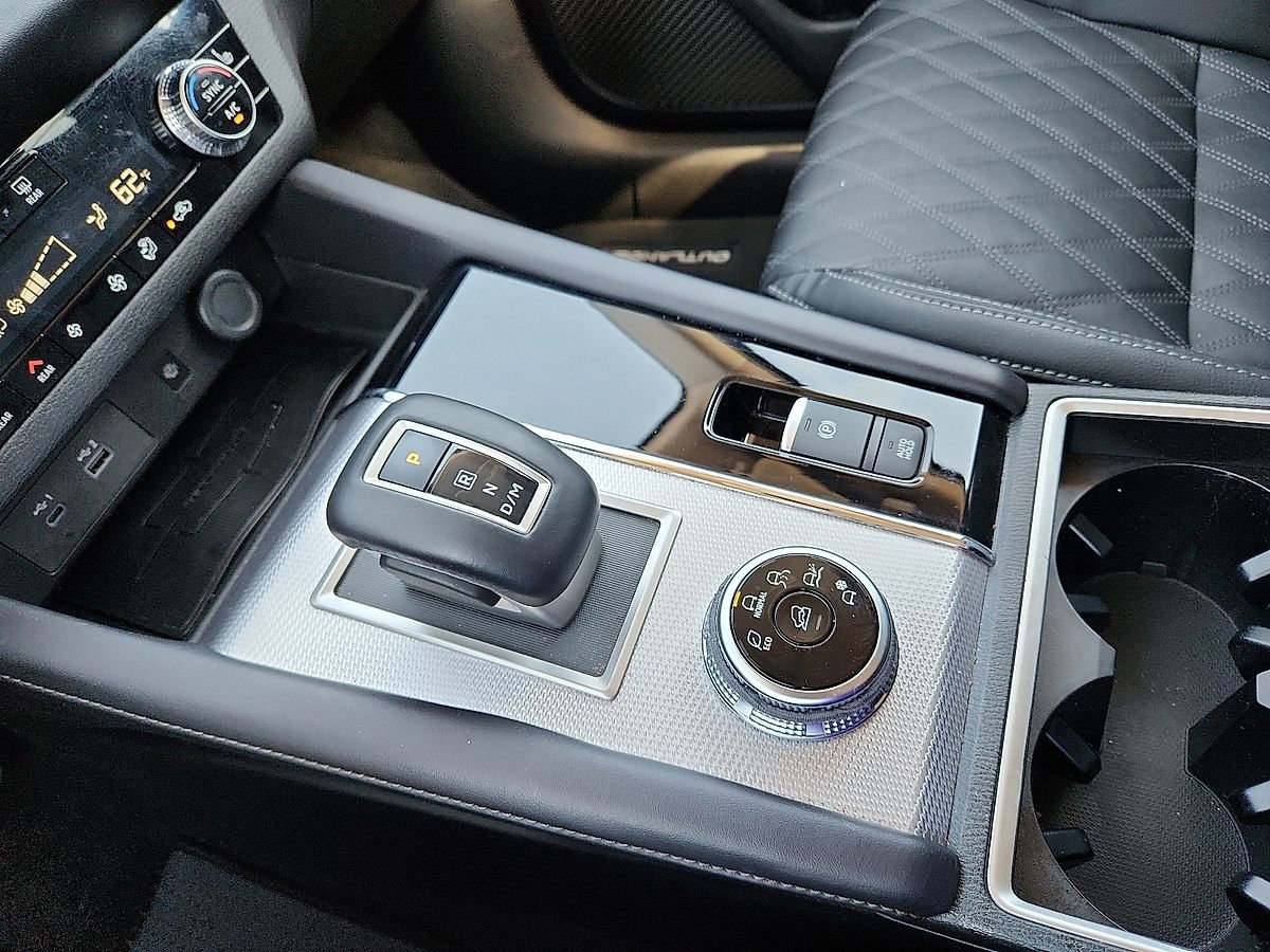 Used 2023 Mitsubishi Outlander SEL FWD image 12