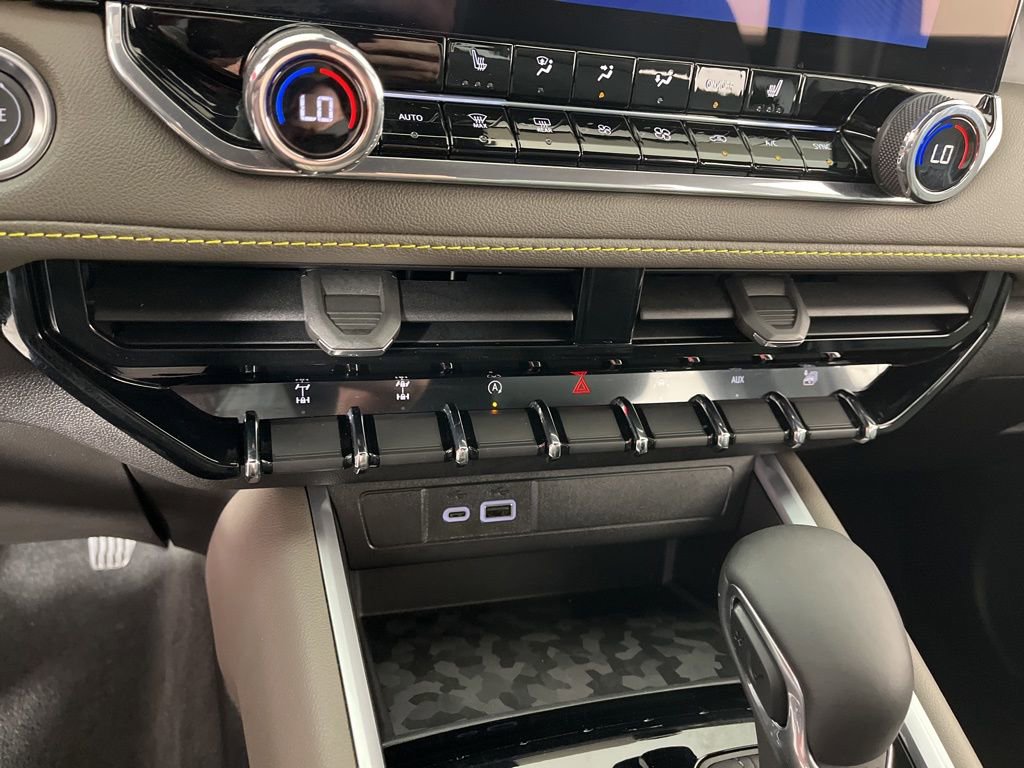 Certified 2024 Chevrolet Colorado ZR2 w/ Technology Package image 33