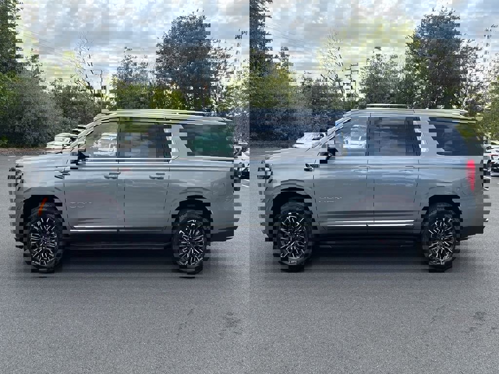 New 2026 GMC Yukon XL Elevation w/ LPO, Floor Liner Package image 4