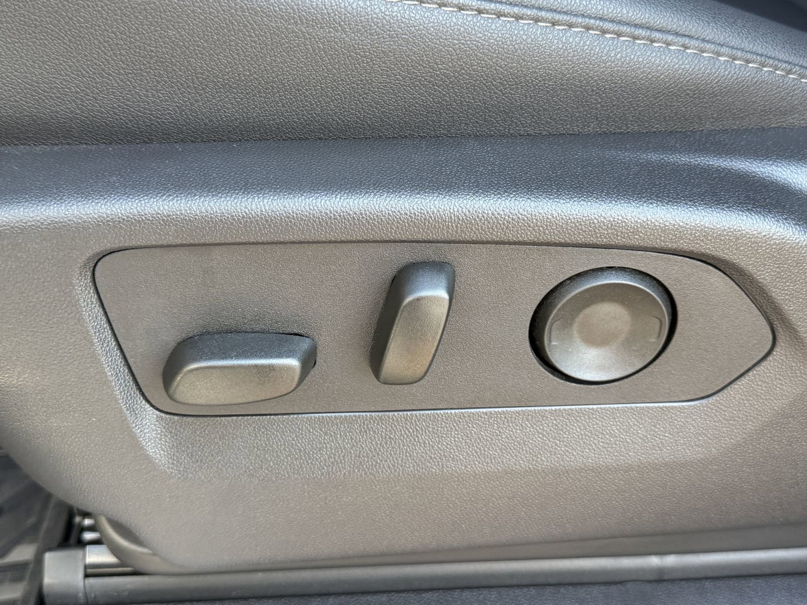 Used 2025 Chevrolet Silverado 1500 LT Trail Boss w/ Convenience Package II image 19