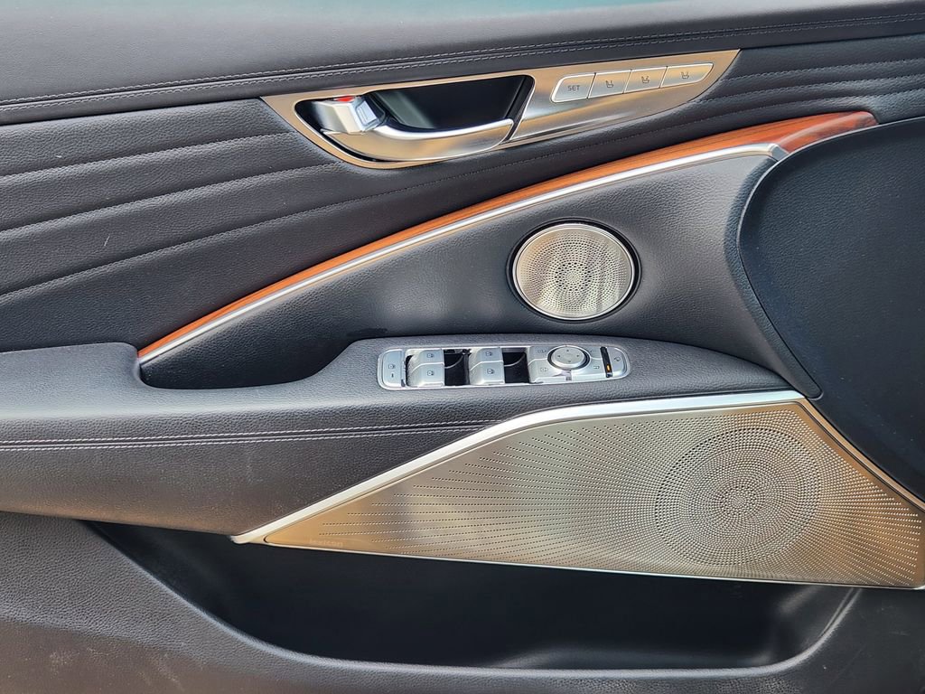 Used 2019 Kia K900 Luxury image 23