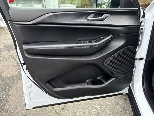 New 2026 Jeep Grand Cherokee Laredo image 15