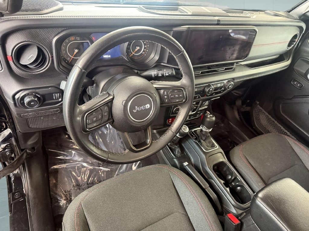 Used 2025 Jeep Wrangler Unlimited Rubicon AWD/4WD image 11