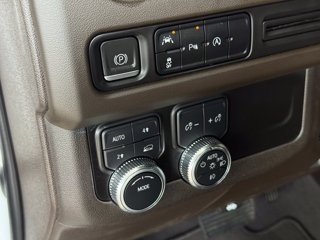 Used 2023 GMC Yukon XL SLT AWD/4WD image 32