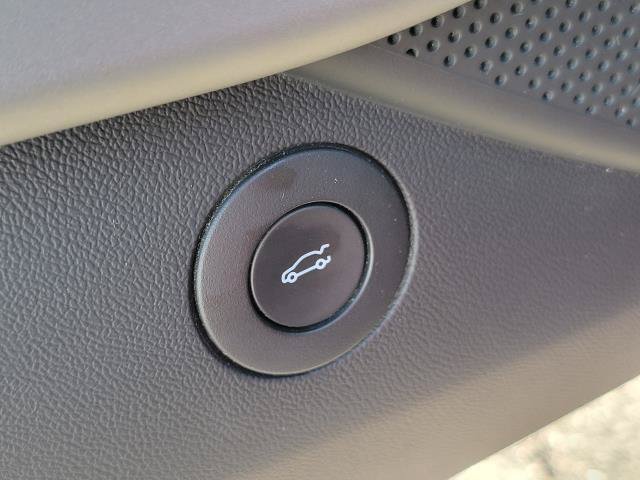 Used 2018 Chevrolet Camaro SS RWD image 26
