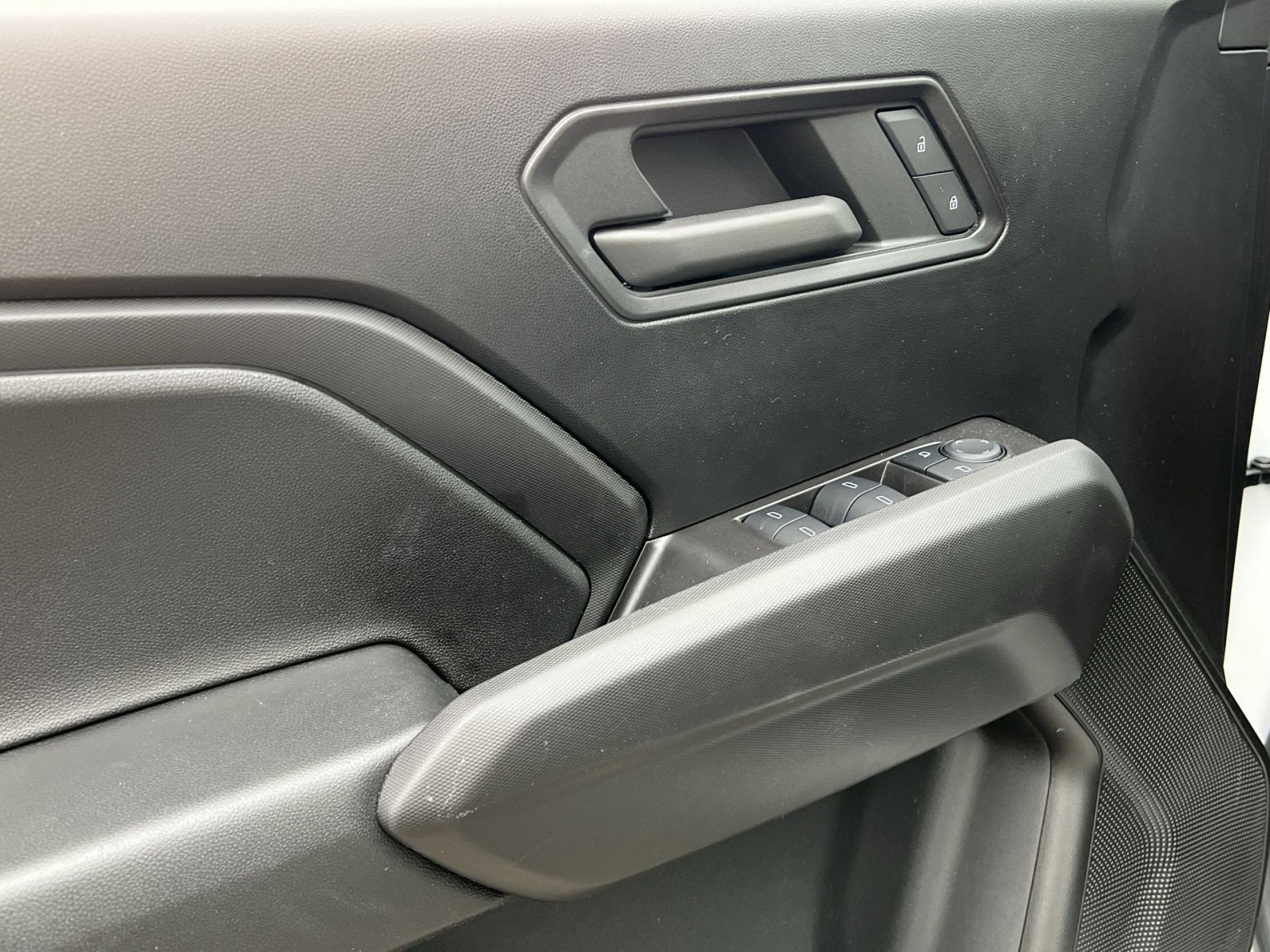 Used 2024 Chevrolet Colorado W/T image 15