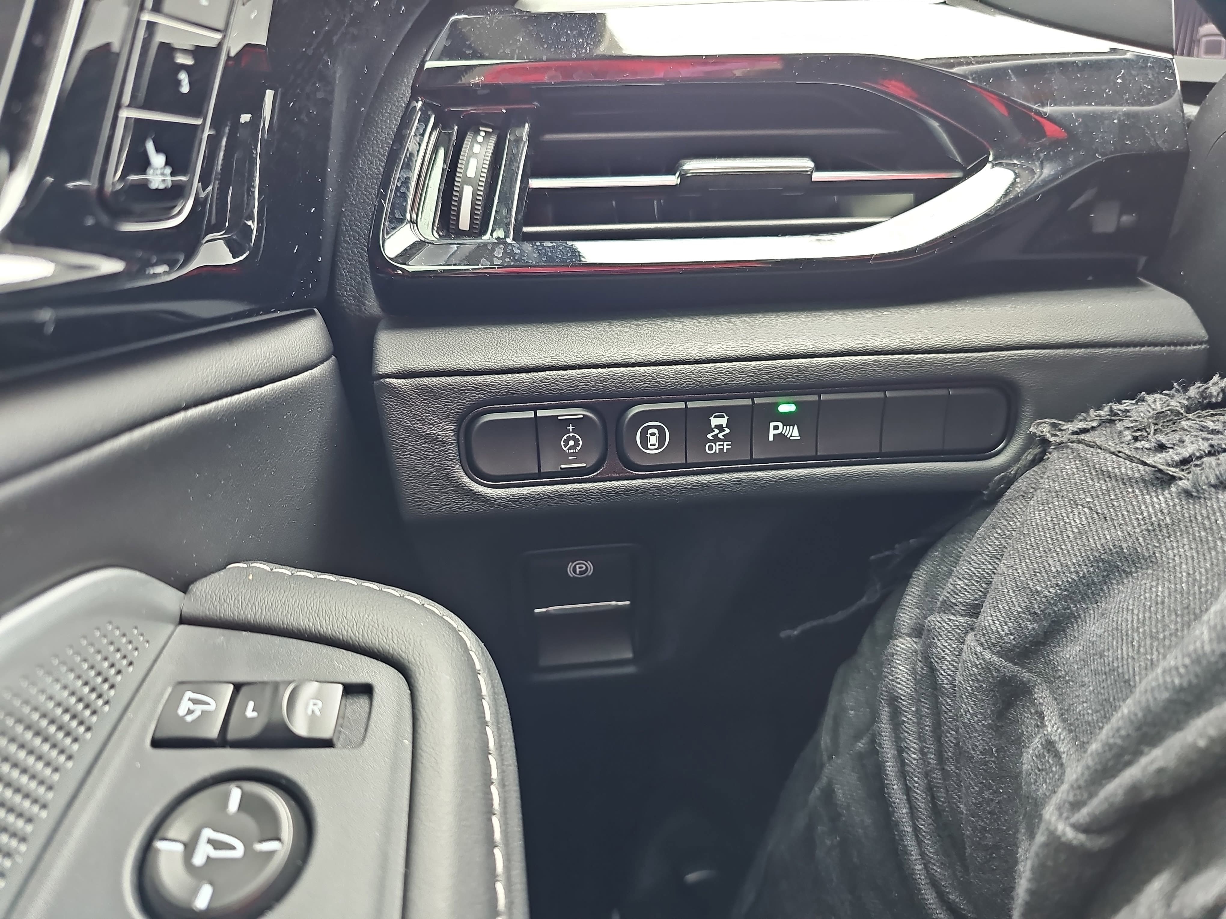 Certified 2025 Acura MDX FWD w/ Technology Package image 27