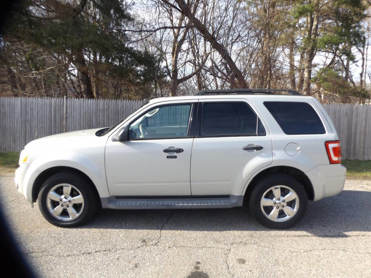 Used 2009 Ford Escape XLT image 2