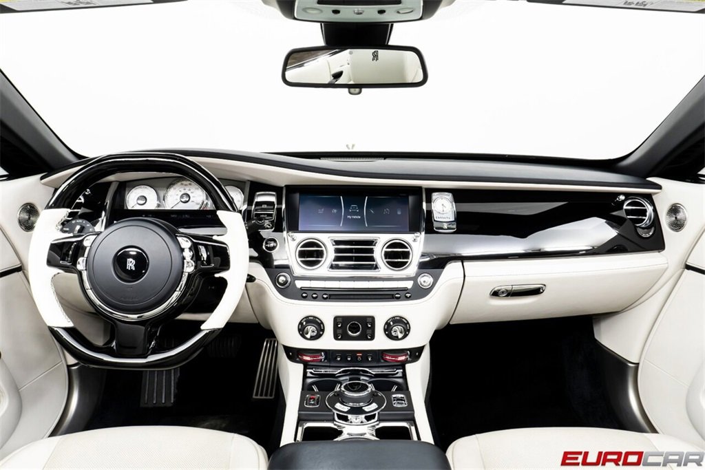Used 2018 Rolls-Royce Dawn image 24