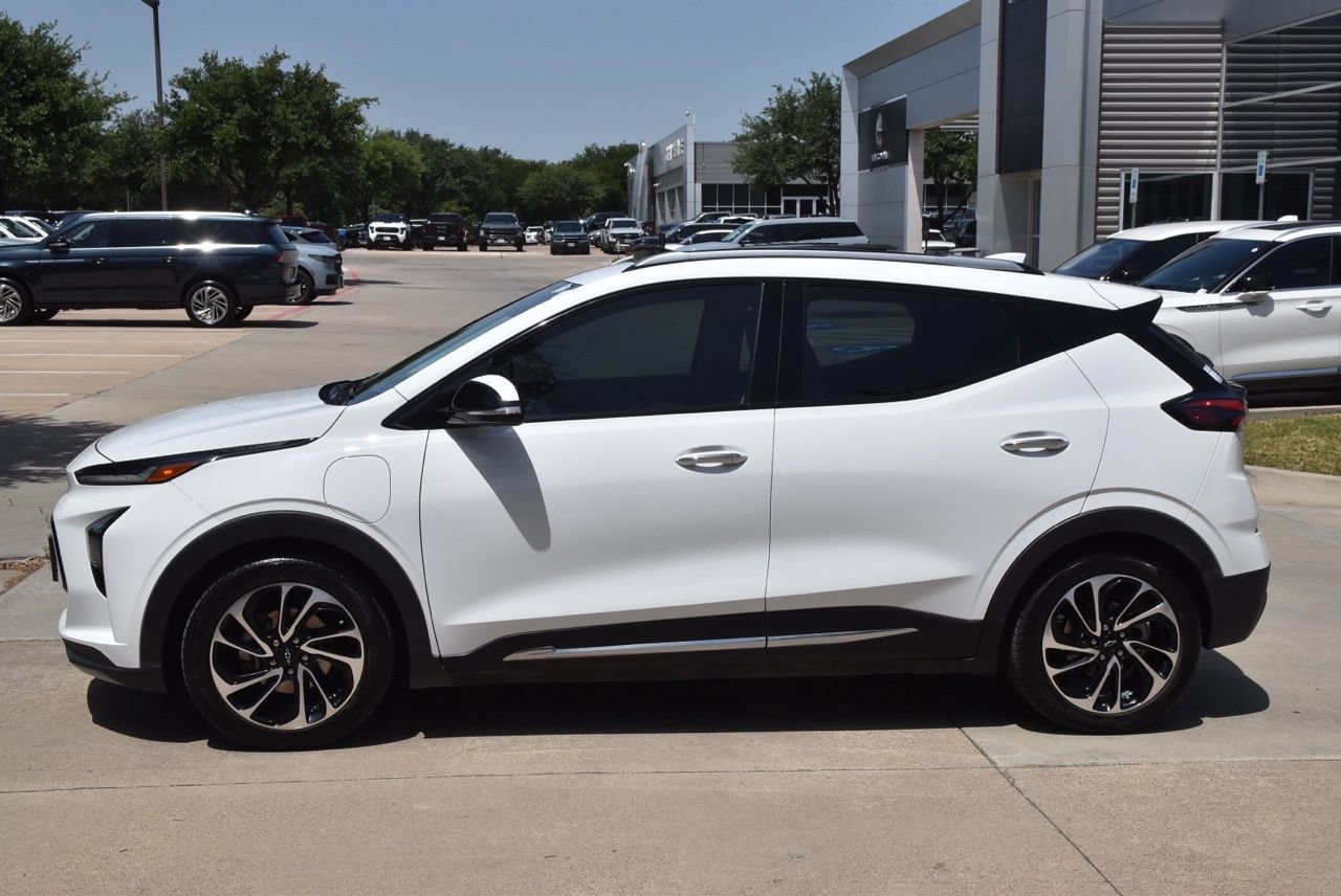 Used 2023 Chevrolet Bolt EUV Premier w/ Sun & Sound Package FWD image 12
