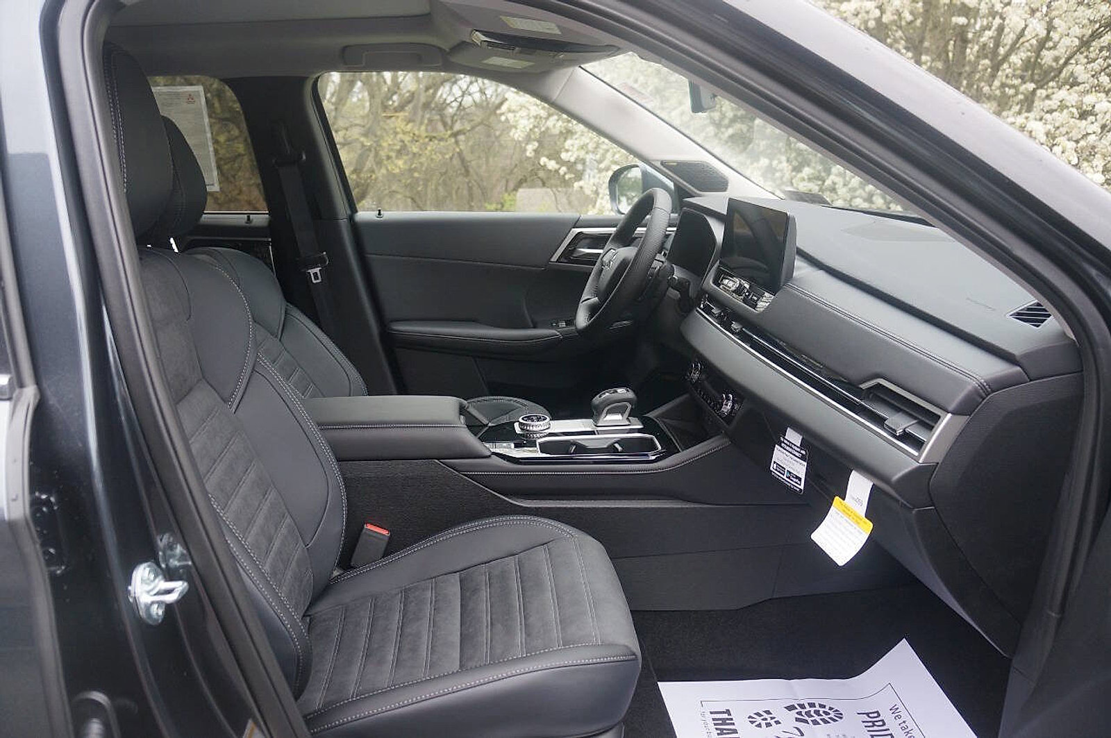 New 2025 Mitsubishi Outlander SE image 23