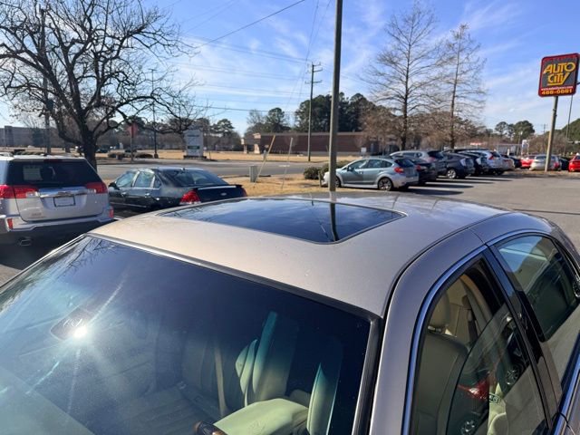 Used 2003 Lincoln Town Car Signature image 14