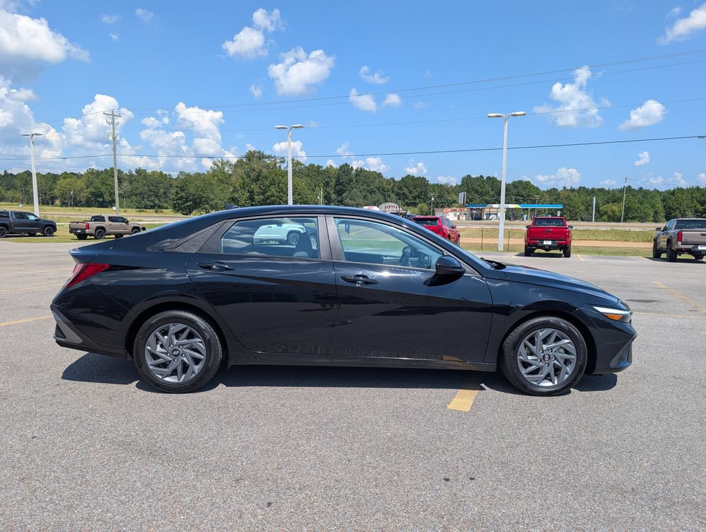 Used 2024 Hyundai Elantra SEL FWD image 6