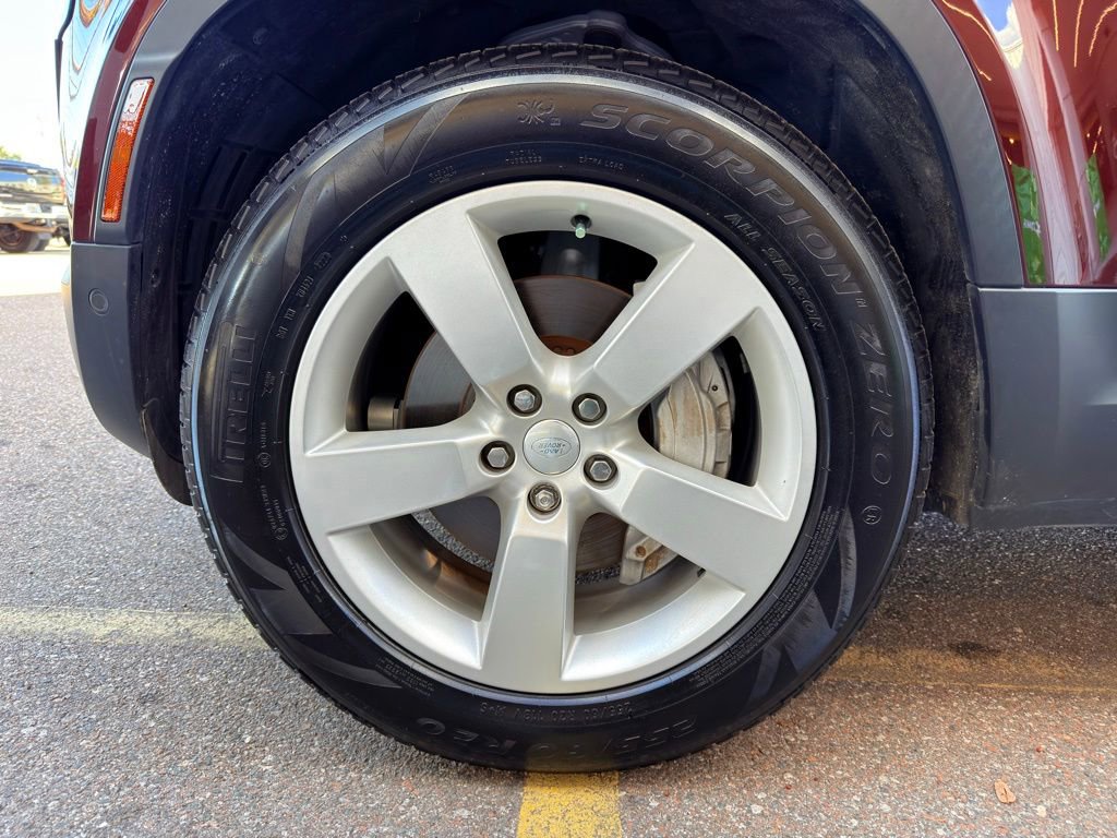 Used 2023 Land Rover Defender 130 SE image 9