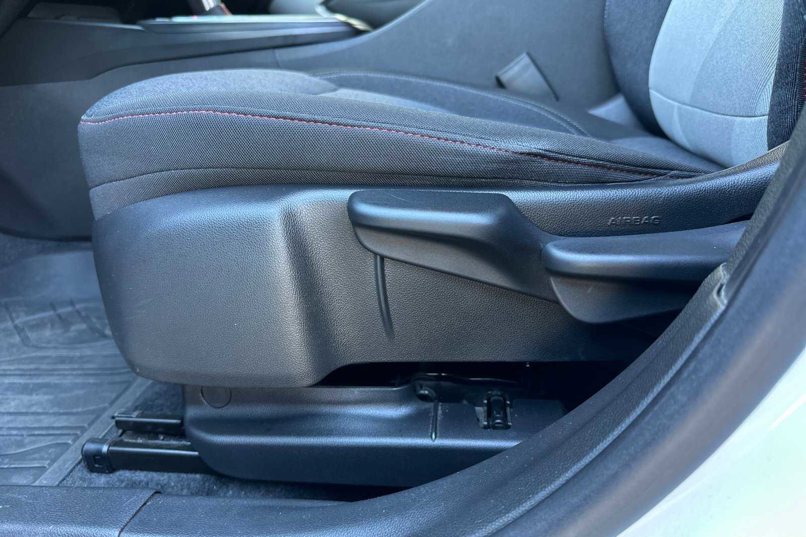 Used 2024 Chevrolet Trax RS w/ Sunroof Package image 13