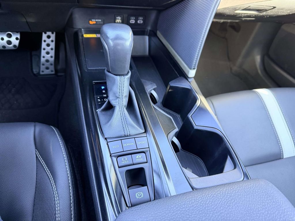 Certified 2025 Toyota Camry SE w/ Convenience Package image 6