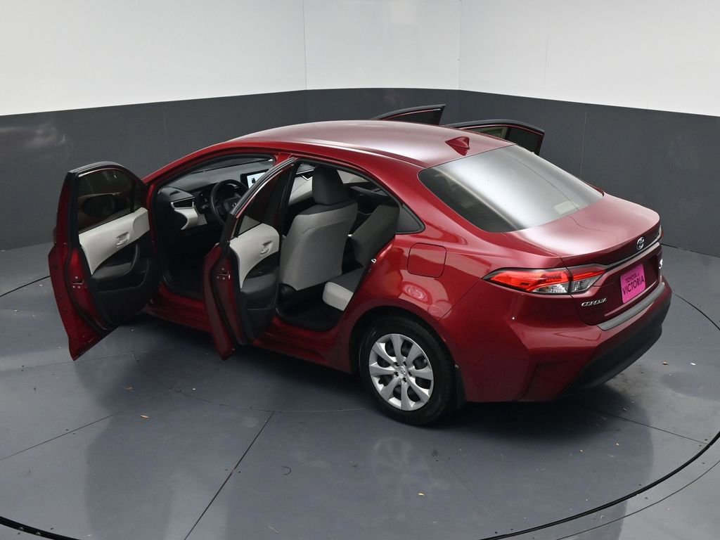 Used 2025 Toyota Corolla LE image 19