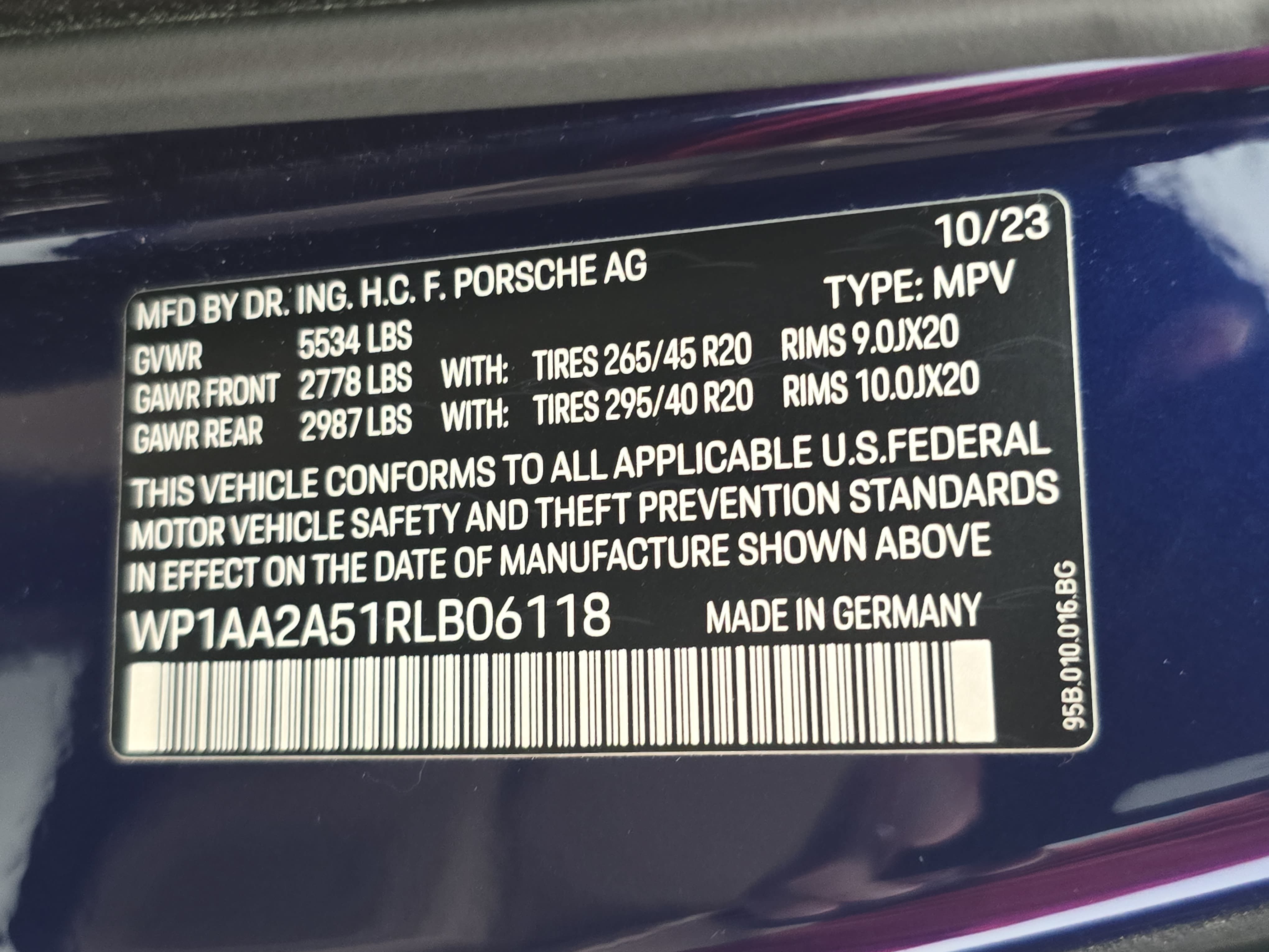 Certified 2024 Porsche Macan AWD/4WD image 38