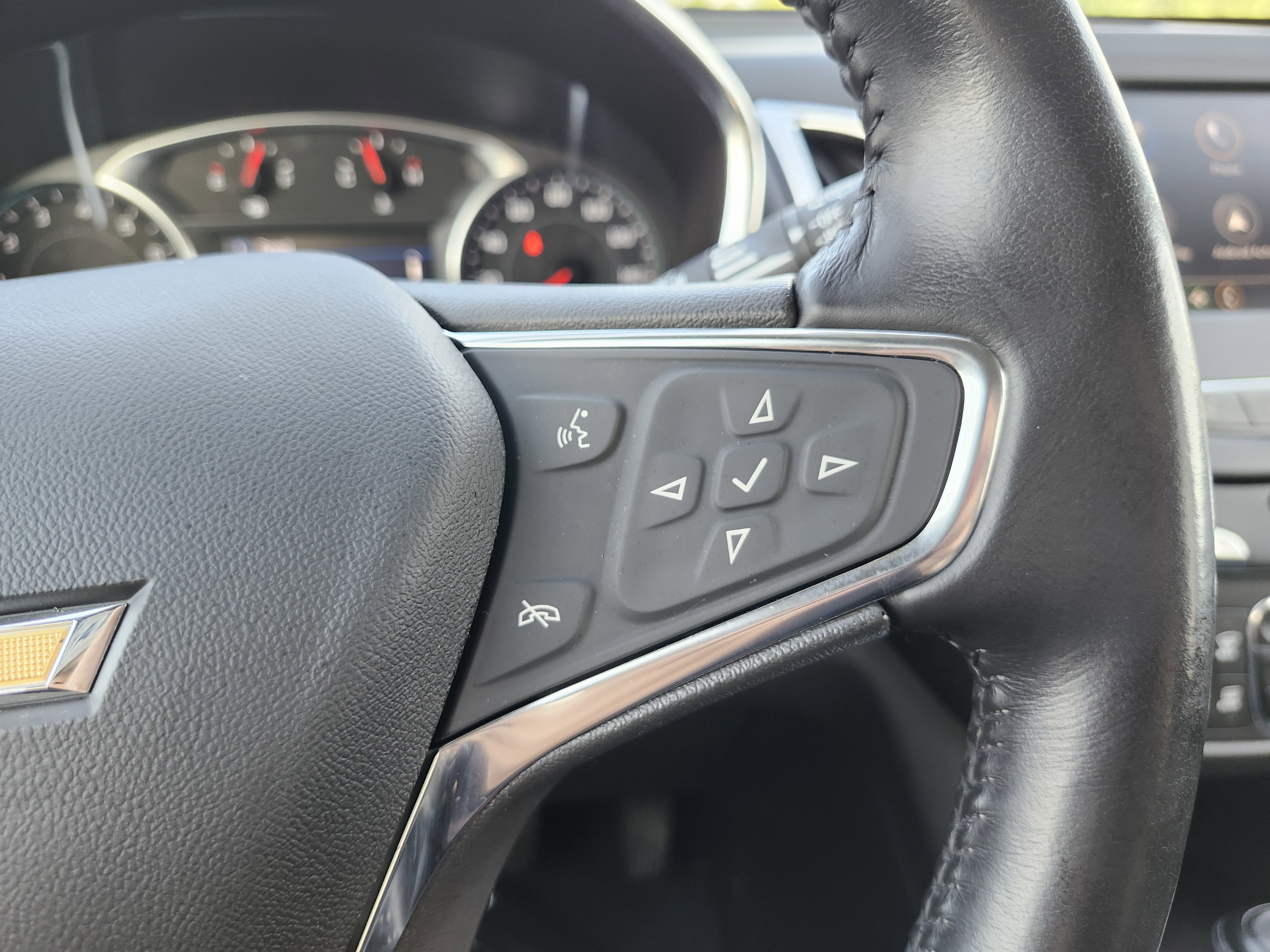 Used 2021 Chevrolet Equinox LT FWD image 35