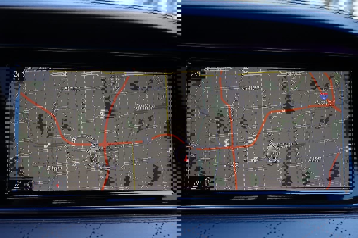 Used 2015 Mercedes-Benz S 63 AMG 4MATIC Sedan w/ Driver Assistance Package image 34