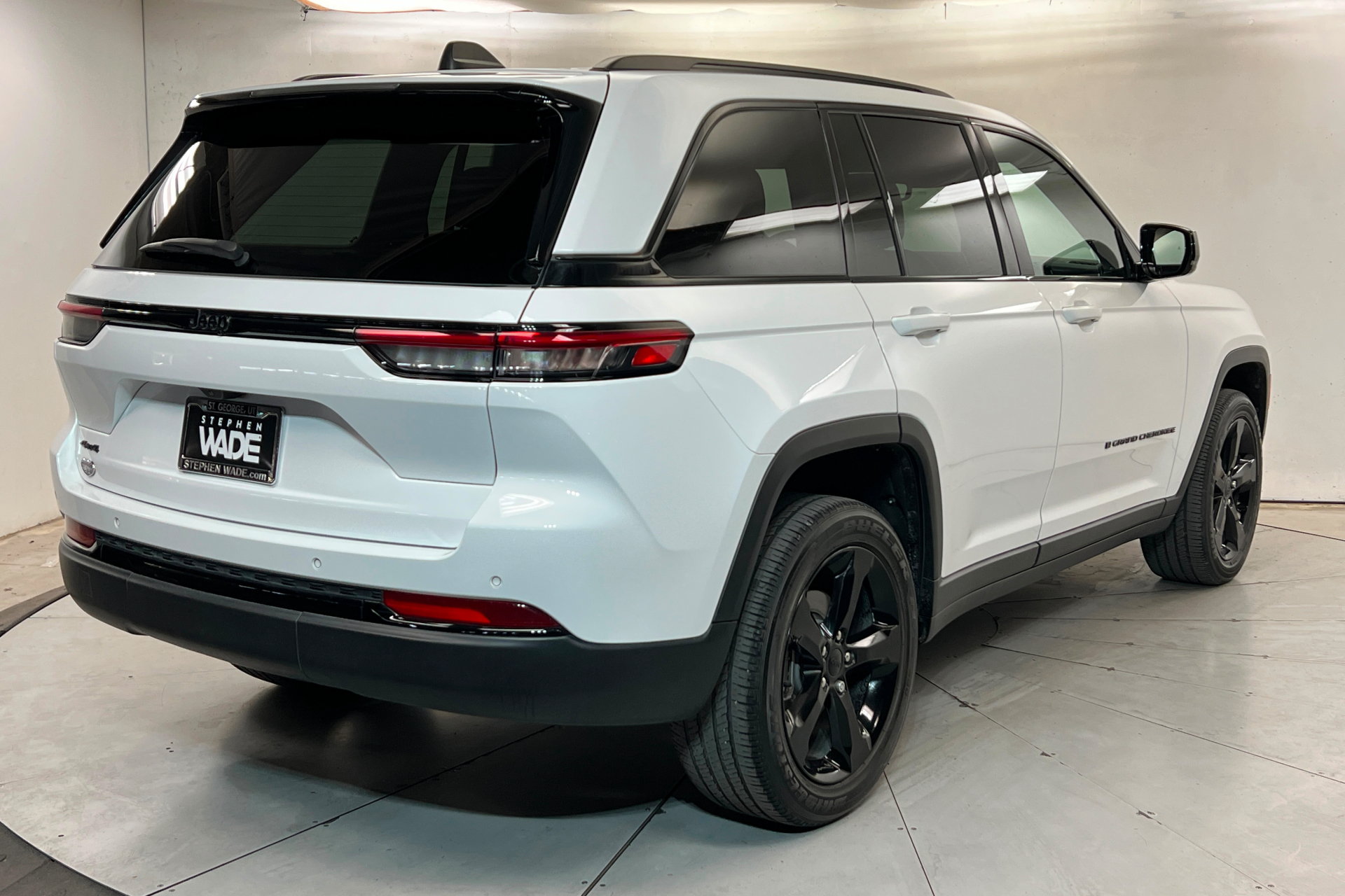 Certified 2023 Jeep Grand Cherokee Altitude AWD/4WD image 5