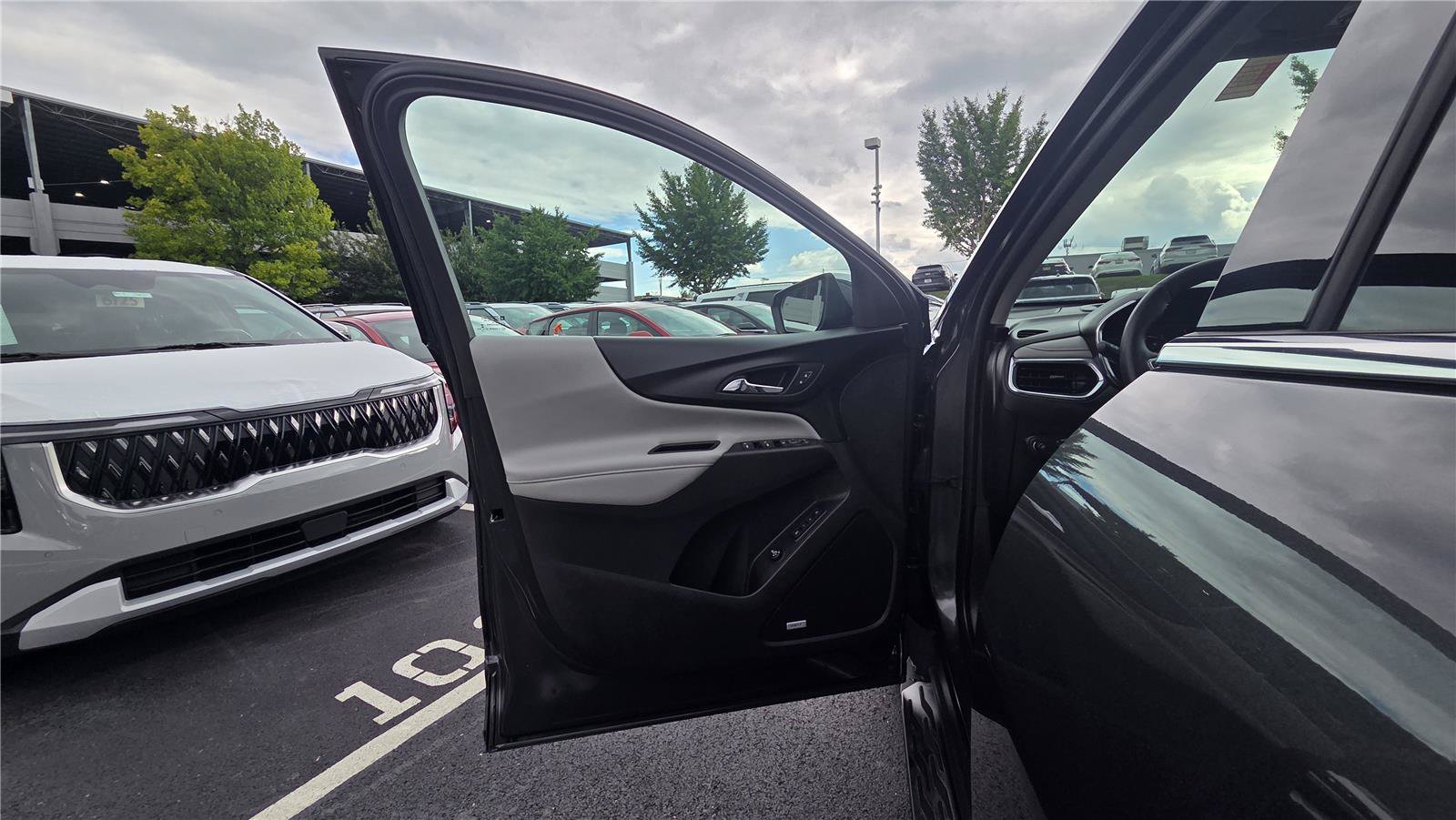 Used 2018 Chevrolet Equinox Premier AWD/4WD image 13
