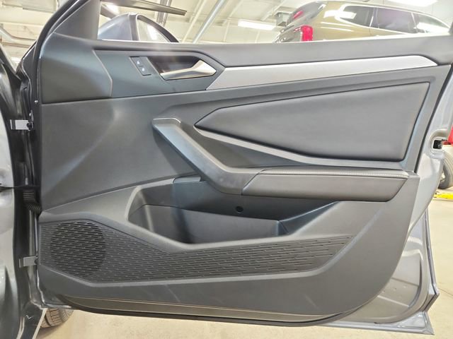 Used 2023 Volkswagen Jetta SE image 24